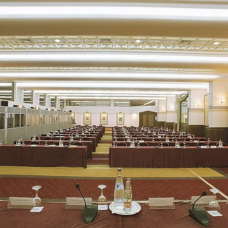 Royal Myconian - Leading Of The World Station touristique