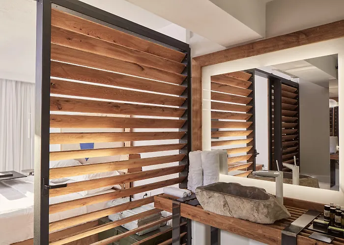 Royal Myconian - Leading Of The World Elia (Mykonos)